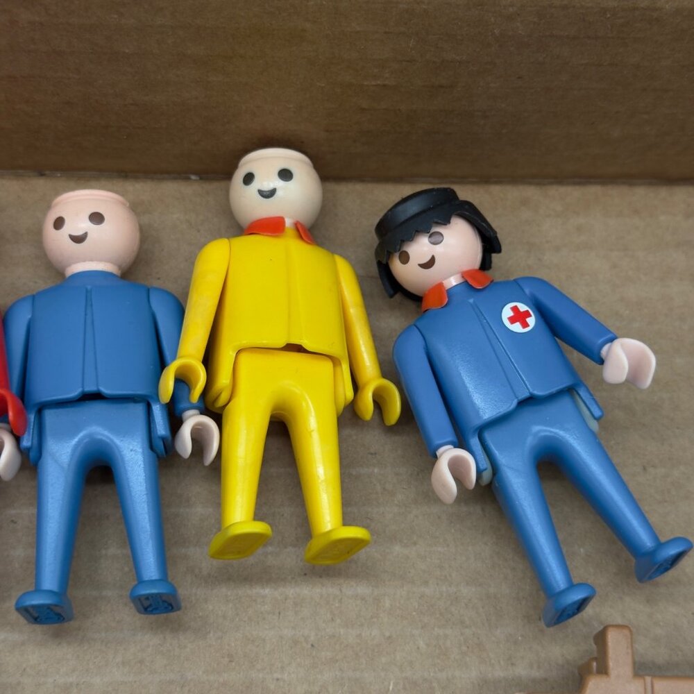 Vintage Playmobil People Accessories Lot Stop Light Hats Tools Parking Meter Etc - Picture 7 of 16